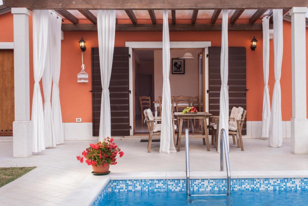Villas Vilanija ウマグ エクステリア 写真